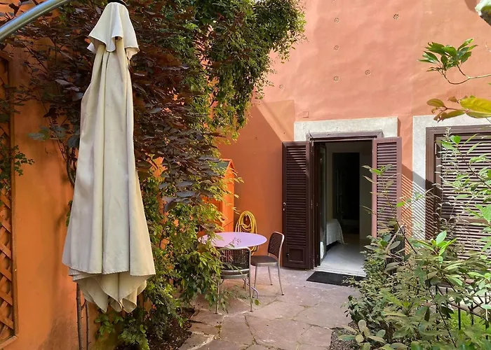 Rione Monti Studio Apt with private garden